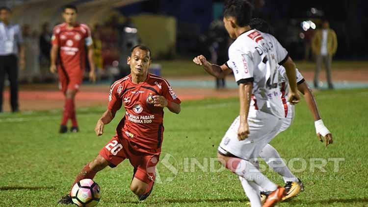 Aksi Riko Simanjuntak saat menghadapi Bali United. Copyright: Taufik Hidayat/Indosport
