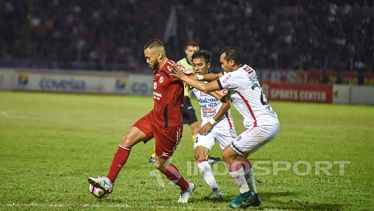 Nilmaizar tengah berupaya memompa semangat juang Marcel Sacramento cs yang tengah menurun.