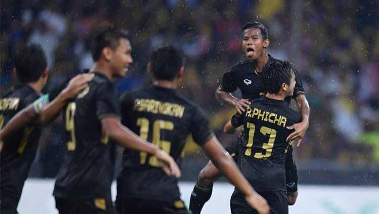 Selebrasi Timnas U-22 Thailand usai kalahkan Malaysia. Copyright: FA Thailand