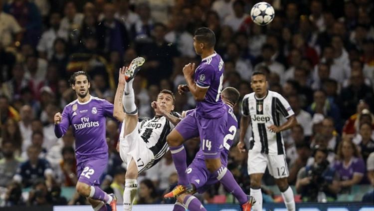 Salto Mario Mandzukic ke gawang Real Madrid. Copyright: Getty Images