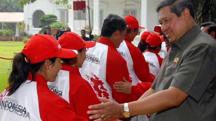 Mantan Presiden Susilo Bambang Yudhoyono saat melepasan Kontingen SEA Games 2009. Copyright: Antara/Widodo S. Jusuf