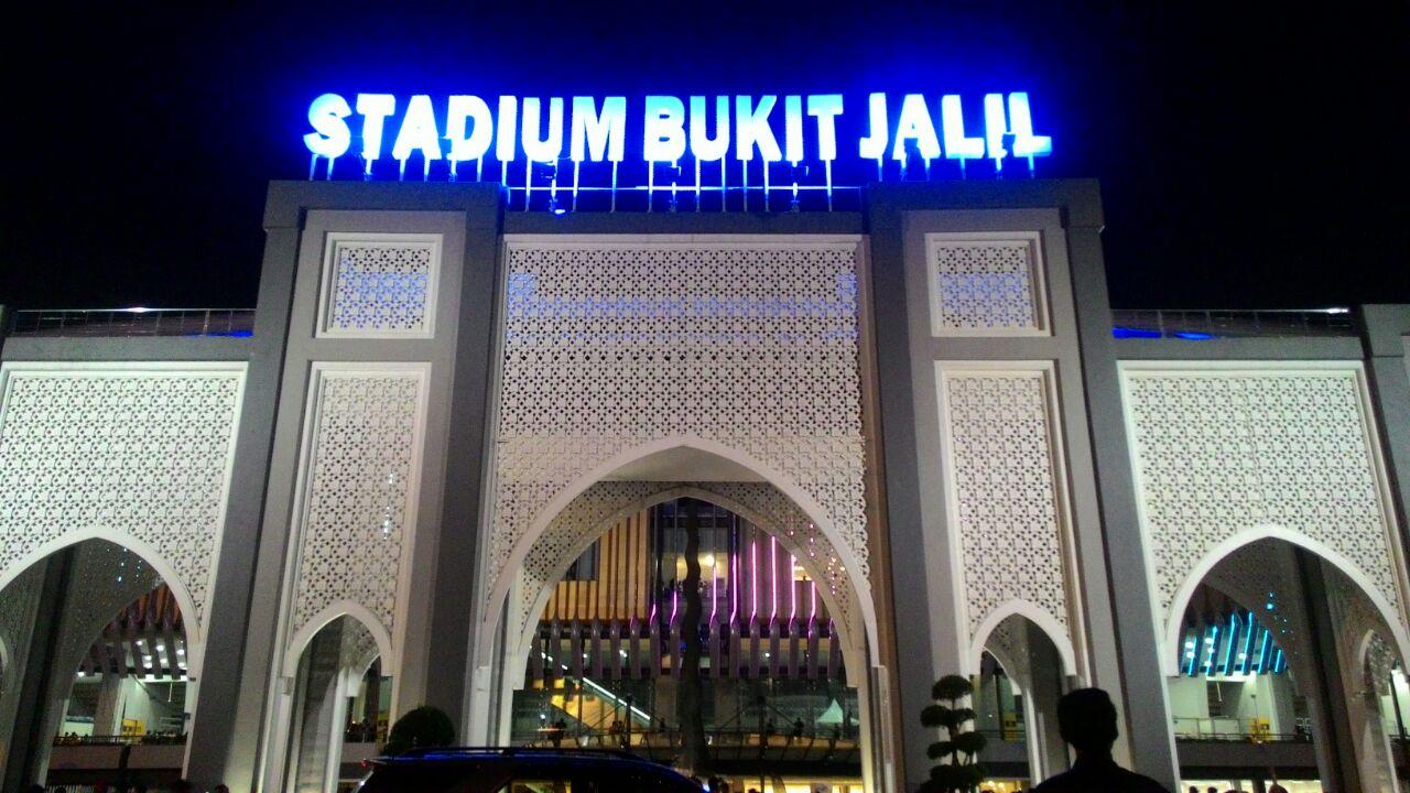 Tampak depan Stadion Bukit Jalil. Copyright: INDOSPORT/Arum Kusuma Dewi