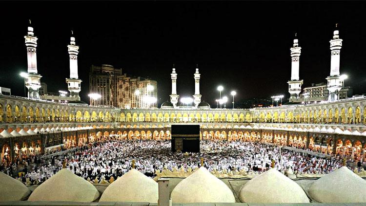 Para pesepakbola muslim melaksanakan ibadah haji 2017 - INDOSPORT