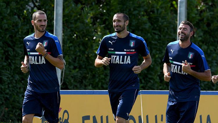 Trio BBC, Leonardo Bonucci (kiri), Andrea Barzagli (kanan), dan Giorgio Chiellini (tengah). Copyright: INDOSPORT