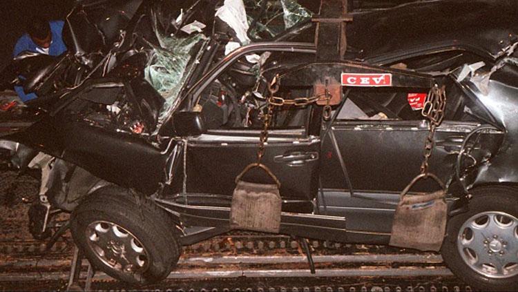 Kondisi mobil Putri Diana pasca kecelakaan di Perancis Copyright: Indosport