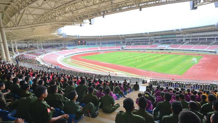 Laga sepakbola di Myanmar yang dinonton oleh Jenderal Min Aung Hlaing. Copyright: globalnewlightofmyanmar.com