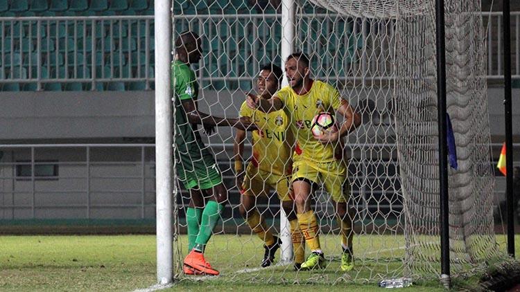 Selebrasi pemain Bhayangkara FC saat merayakan gol. Copyright: Bhayangkara FC