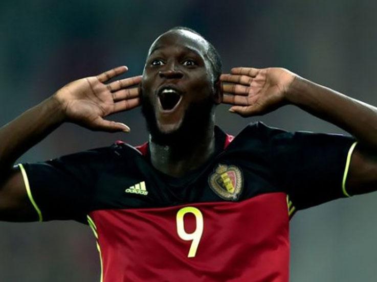 Selebrasi Romelu Lukaku usai mencetak gol. Copyright: Daily Mirror