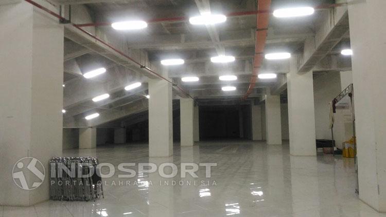 Kondisi di dalam lorong Gelora Joko Samudro. Copyright: Indosport/Zainal Hasan
