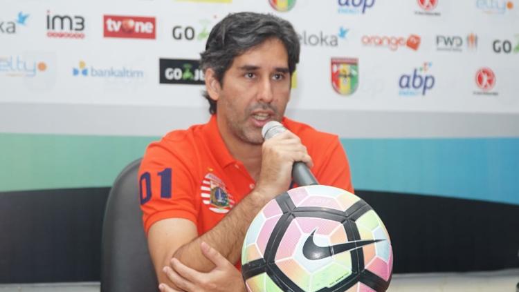 Stefano Cugurra Teco dalam jumpa pers. Copyright: Tim Media Persija