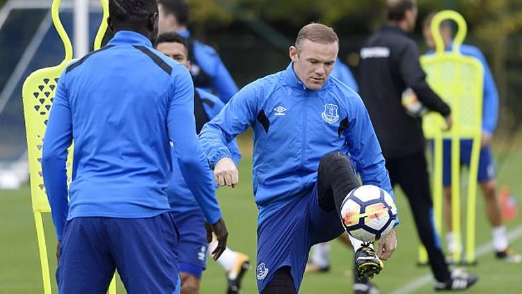 Wayne Rooney jalani latihan. Copyright: dailymail.co.uk