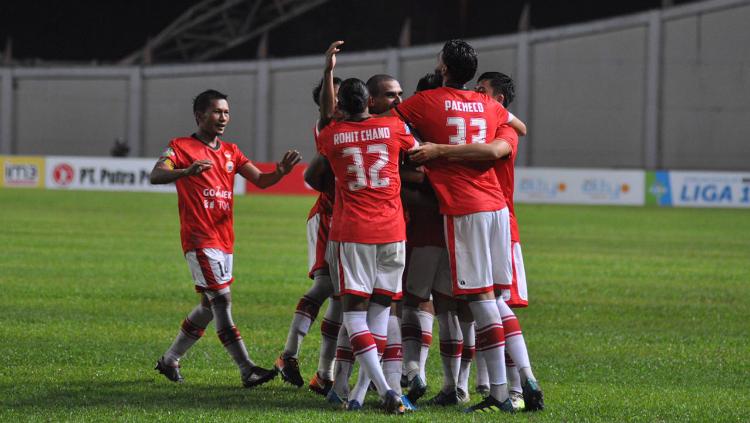 Selebrasi Persija Jakarta usai mengalahkan Mitra Kukar. Copyright: Media Persija