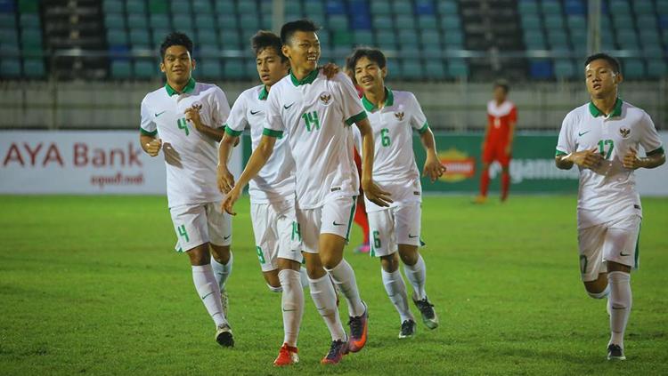 Selebrasi Timnas U-19 usai membobol gawang Filipina. Copyright: Facebook/@MFFMYANMAR