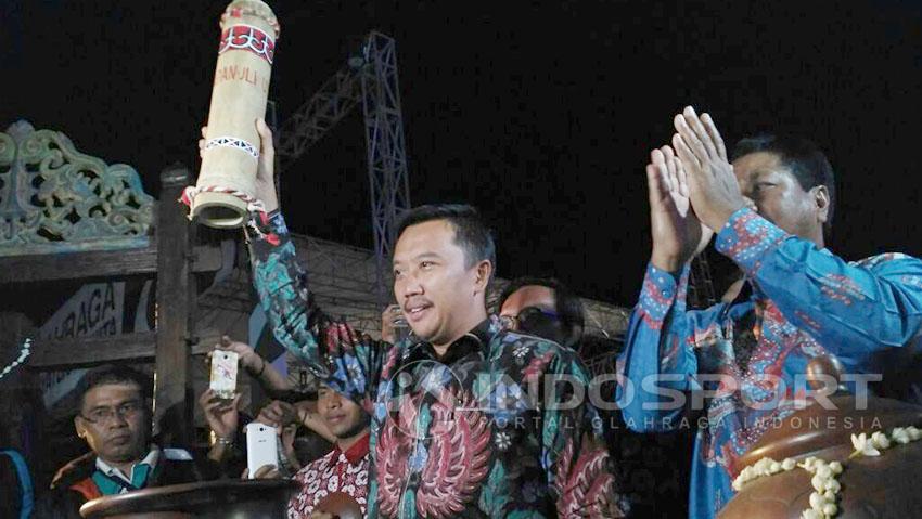 Jelang Malam Puncak Haornas, Menpora Gelar Wayang Kulit Semalam Suntuk. Copyright: Zainal Hasan/Indosport.com