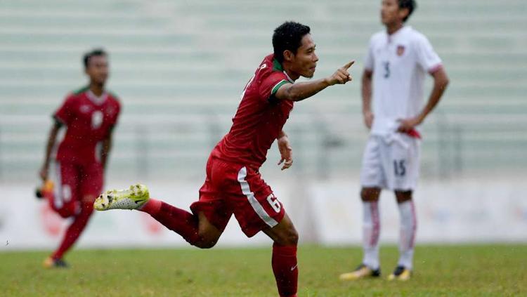 Evan Dimas Darmono saat melakukan selebrasi usai cetak gol ke gawang Myanmar. Copyright: Twitter