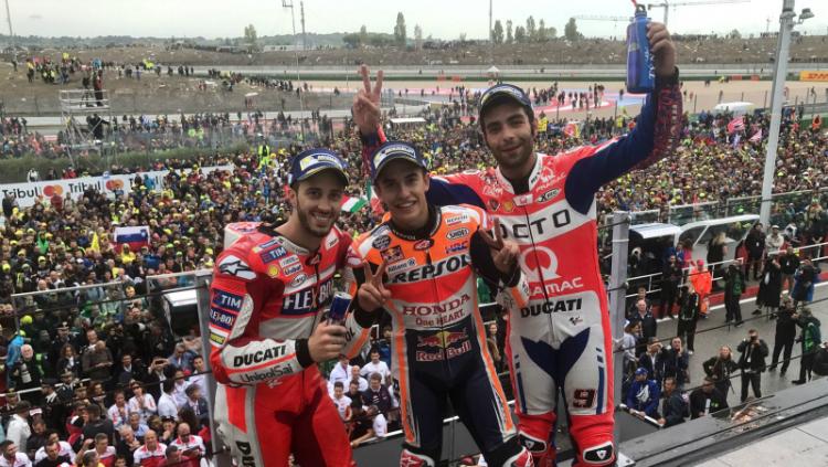 Marc Marquez, Andrea Dovizioso, dan Danilo Petrucci di podium MotoGP San Marino 2017. Copyright: Twitter/MotoGP