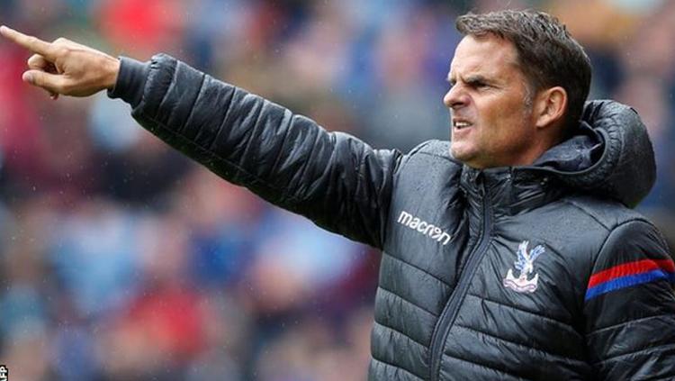 Frank de Boer saat masih menjadi pelatih Crystal Palace. Copyright: BBC Sport