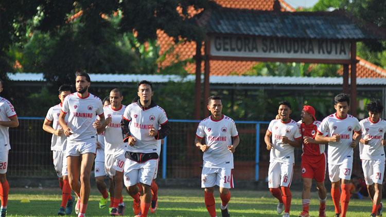 Suasana latihan pemain Persija Jakarta di Bali. Copyright: Media Persija