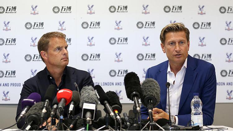 Frank De Boer tak mampu memuaskan Chairman Steve Parish. Copyright: Indosport