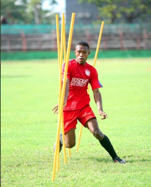 Pemain muda PSM Makassar, Romario. Copyright: Instagram.com/rumpaisum95