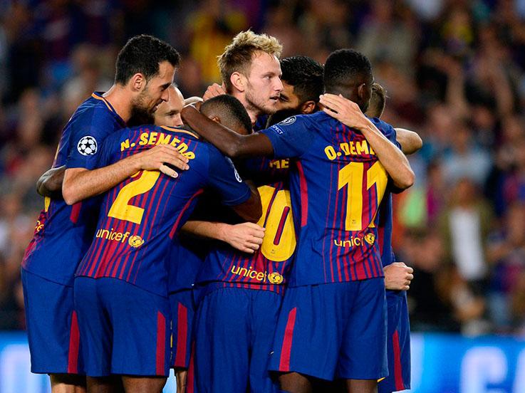 Selebrasi pemain Barcelona merayakan kemenangan atas Juventus. Copyright: Twitter @SquawkaNews