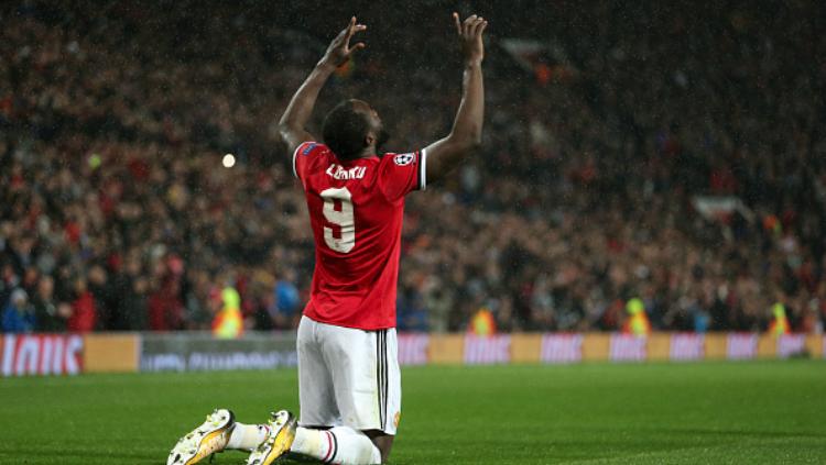 Romelu Lukaku lakukan selebrasi usai cetak gol kedua untuk Manchester United. Copyright: INDOSPORT