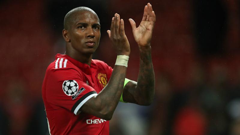 Ashley Young kembali bermain di Liga Champions. Copyright: INDOSPORT