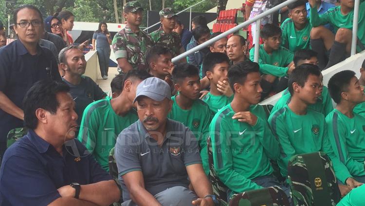 Penggawa Timnas U-16 nobar di markas Kopassus. Copyright: Muhammad Adiyaksa/INDOSPORT