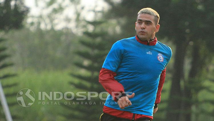 Jika pensiun, Cristian Gonzales akan mengambil lisensi kepelatihan di Uruguay. Copyright: Indosport/Ian Setiawan