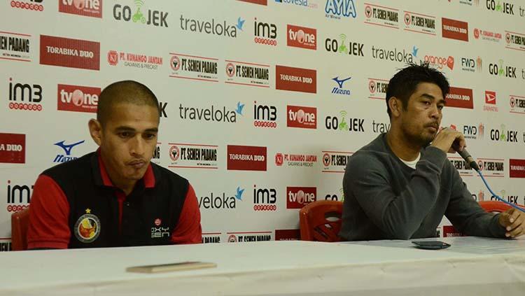 Pelatih Semen Padang, Nilmaizar dalam konferensi pers pasca melawan Bhayangkara FC. Copyright: Taufik Hidayat/INDOSPORT