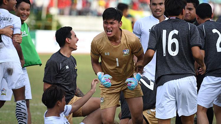 Selebrasi Kantaphat Manpati usai menggagalkan peluang Indonesia ke final Piala AFF U-18. Copyright: FA Thailand