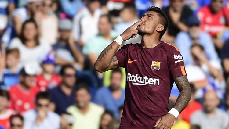 Selebrasi Paulinho usai mencetak gol kemenangan bagi Barcelona. Copyright: Twitter Squawka News.