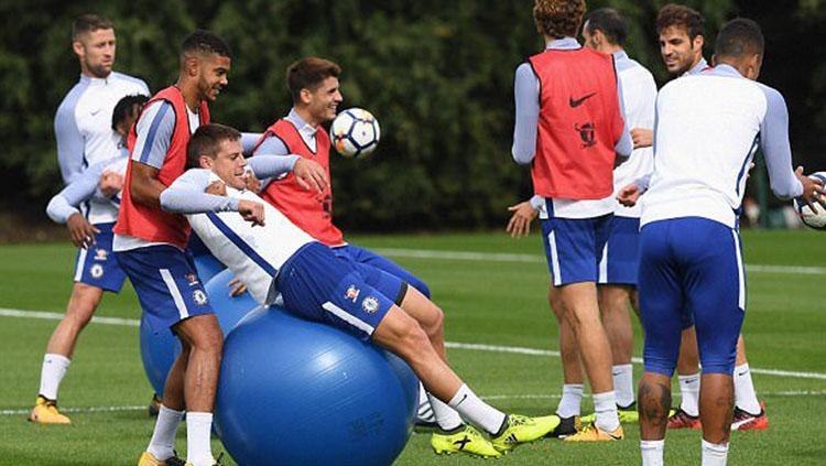 Latihan para penggawa Chelsea. Copyright: Telegraph.