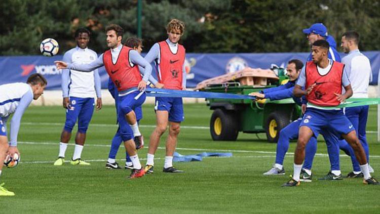 Latihan para penggawa Chelsea. Copyright: Telegraph.