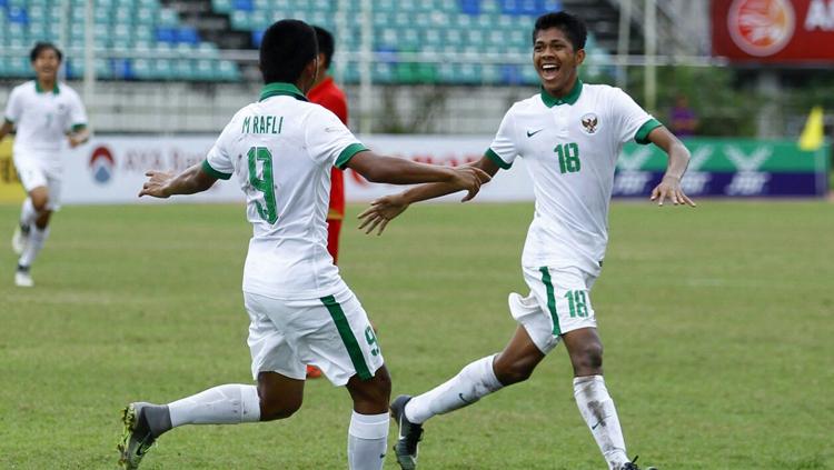 Rafli%20Nursalim%20tangah%20melakukan%20selebrasi%20bersama%20Irsan%20Rahman%20Lestaluhu.
