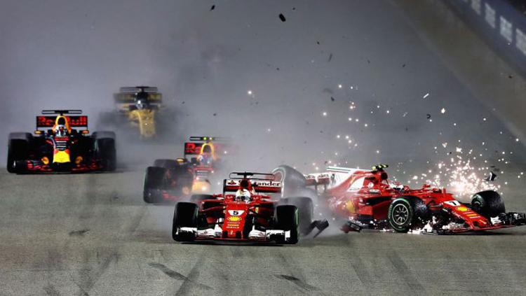 Duo pembalap Ferrari, Vettel dan Raikkonen saling bertabrakan di GP Singapura Copyright: metro.co.uk
