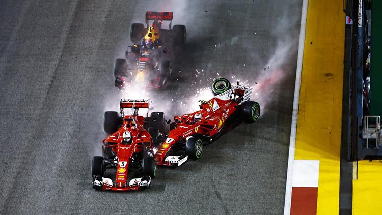 Insiden di lap pertama GP Singapura 2017. - INDOSPORT