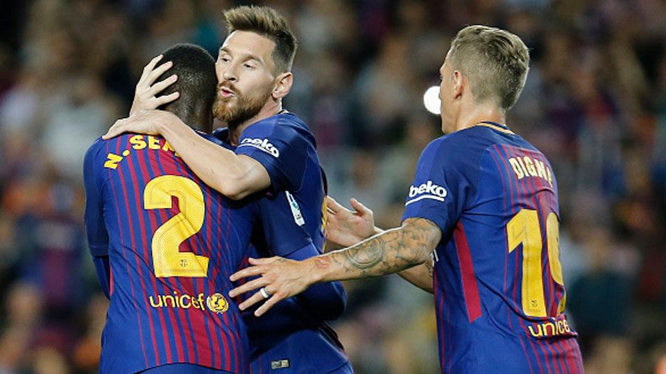 Selebrasi Barcelona usai Lionel Messi cetak gol ke gawang Eibar. Copyright: INDOSPORT