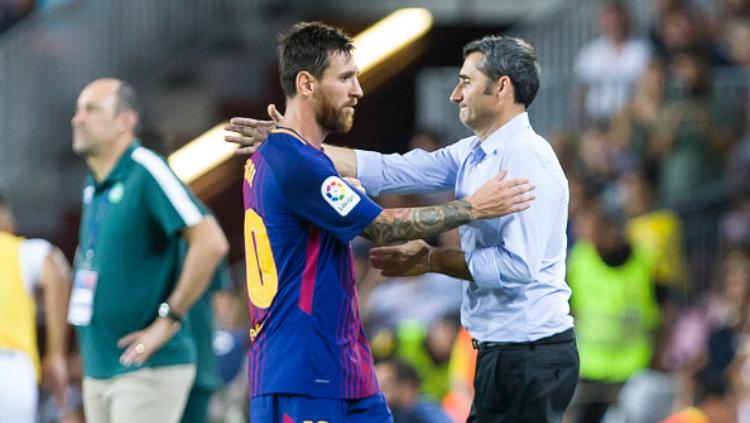Lionel Messi dan Ernesto Valverde. Copyright: INDOSPORT