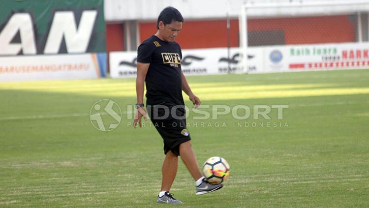 Pelatih Cilegon United, Imam Riyadi. Copyright: Arief Setiadi/INDOSPORT