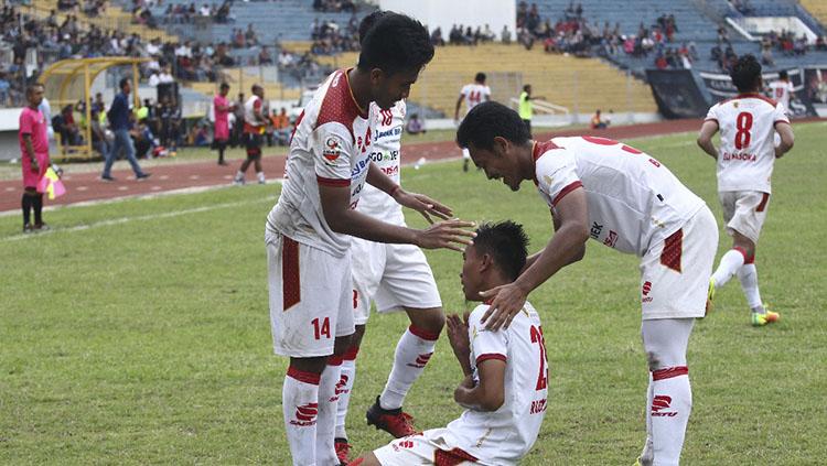 Selebrasi pemain Persis Solo. Copyright: Arief Setiadi/INDOSPORT