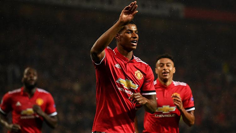 Marcus Rashford mencetak dua gol di babak pertama melawan Burton Albion. Copyright: Twitter Squawka News