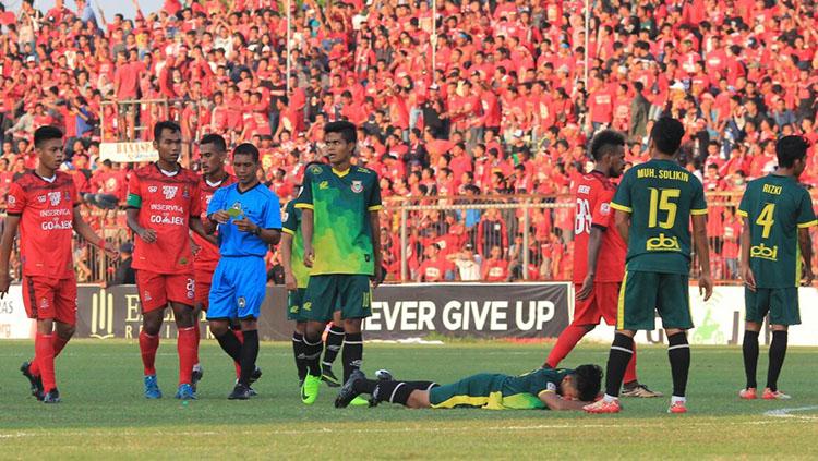 Salah satu pertandingan Persibat Batang. Copyright: Arief Setiadi/INDOSPORT