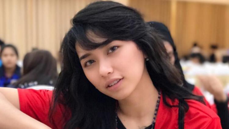 Pevoli putri, Yolla Yuliana, mengomentari keputusan pensiun rekan sejawatnya, Aprilia Manganang. - INDOSPORT