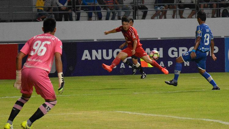 Situasi pertandingan Persiba Balikpapan vs Semen Padang. Copyright: Taufik Hidayat/INDOSPORT