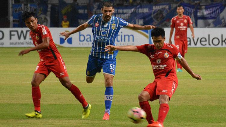 Situasi pertandingan Persiba Balikpapan vs Semen Padang. Copyright: Taufik Hidayat/INDOSPORT