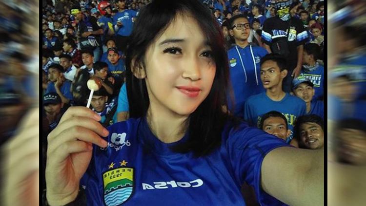 Bobotoh Nikita, Bobotoh Geulis ini Kecewa Persib Ditahan Imbang Bali United. Copyright: Arif Rahman/Indosport.com