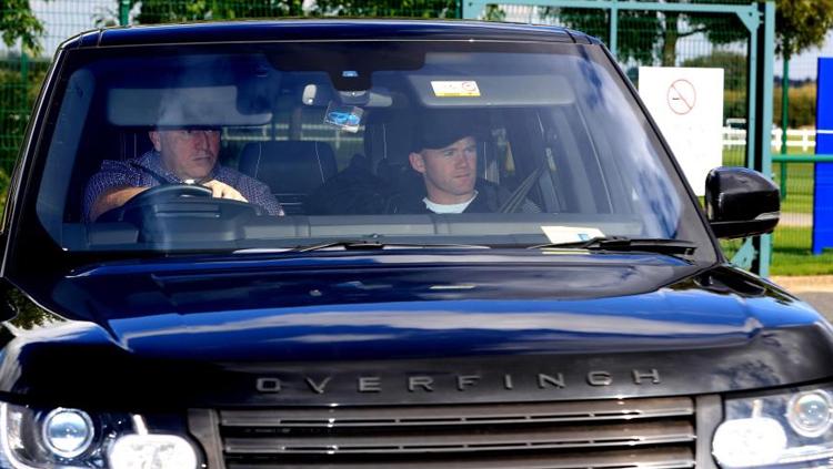Mantan pegawai Old Trafford, Damian Hall kini tengah menjadi pengawal Wayne Rooney. Copyright: thesun.co.uk