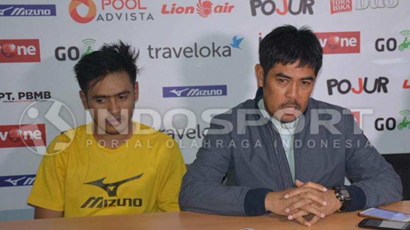 Bek Persela Lamongan, Novan Setya Sasongko dan Nilmaizar akui butuh waktu 2 bulan untuk berlatih sebelum kembali jalani laga lanjutan Liga 1 2020.