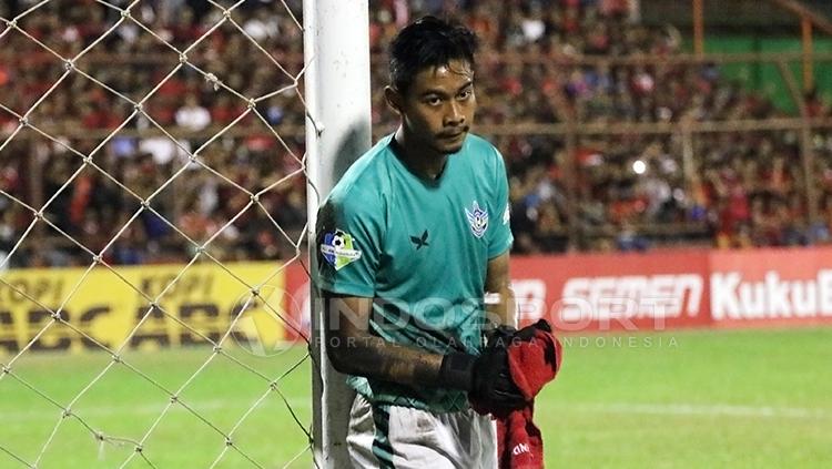 Kiper Gresik United, Satria Tama. Copyright: Muhammad Nur basri/INDOSPORT
